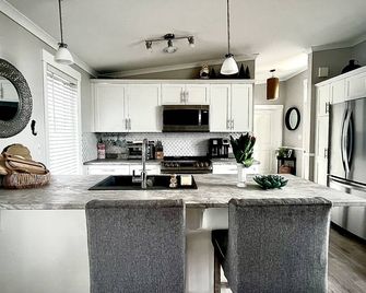 Where the Ocean Meets Rolling Hills in a Picturesque Landscape - Port Hood - Cocina