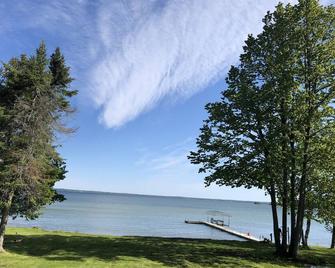 Beautiful Waterfront Home on Mullett Lake! Perfect for YOUR family vacation! - Indian River - Outdoors view