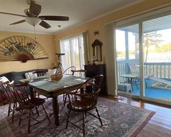 16 Acres Waterfront Retreat on Deep Creek - Onancock - Comedor