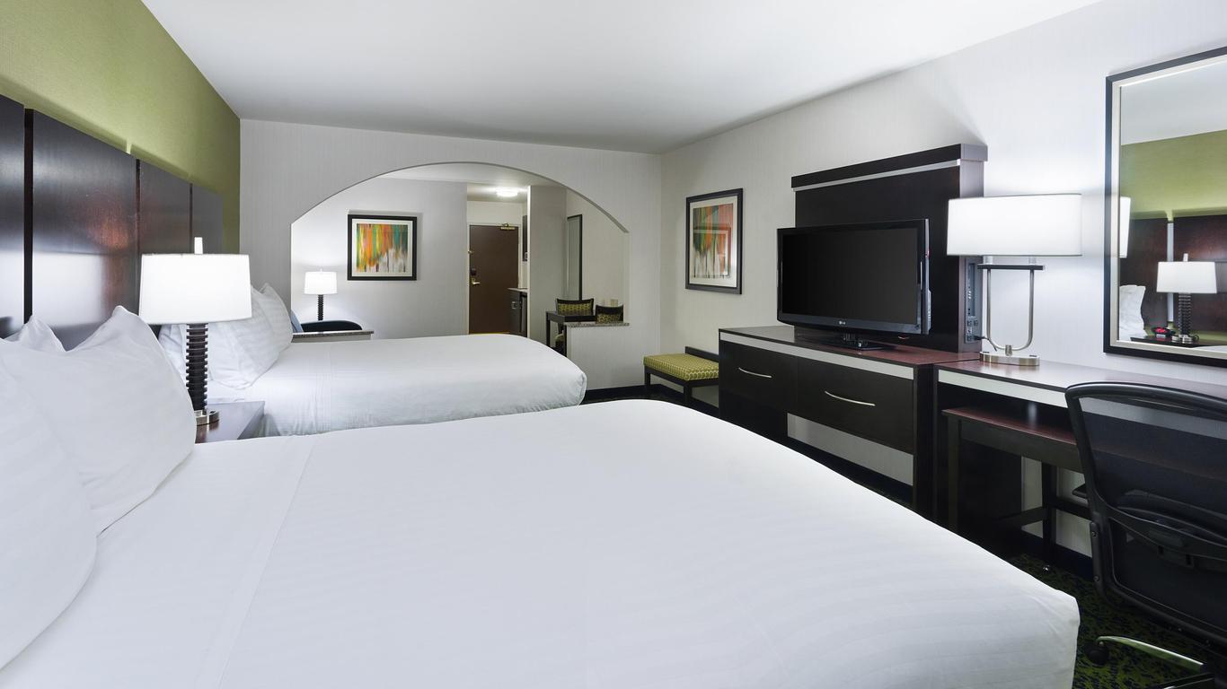 Holiday Inn Express & Suites Stroudsburg-Poconos