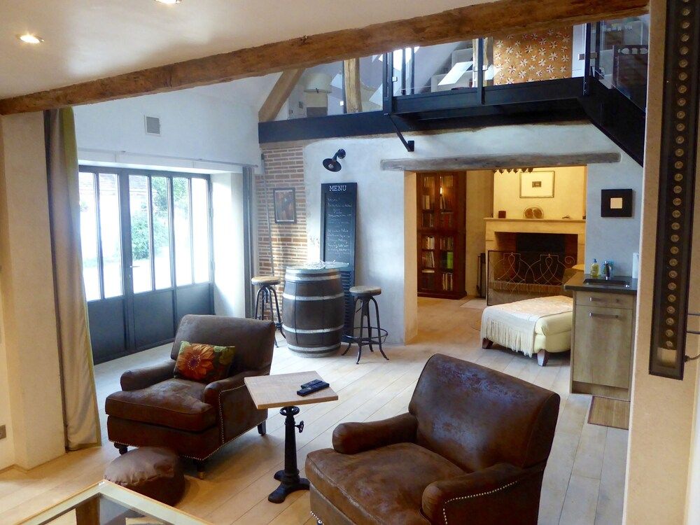 A Cozy, Techy, Lofty Barn in the Heart of the Loire Valley Grands Chateaux Area - شيتونيه - غرفة معيشة