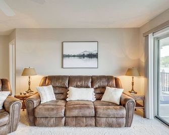 Lake of The Ozarks Condo with Pool in Camdenton - Camdenton - Sala de estar