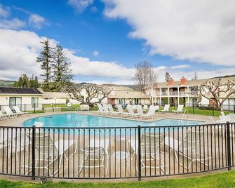 Silverado Retreat | 2 Adjacent Private Units | Pool & On-Site Dining - Napa - Uima-allas