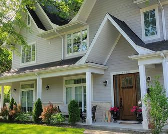 Chicago - Northshore Private Vacation Rental Luxury 3 Story Victorian Mansion - Wilmette - Building