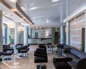 Cosmopolitan Hotel & Wellness - Ruse - Salónek