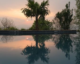 Tiger Mountain Pokhara Lodge - Pokhara - Utomhus