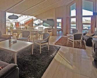 12 person holiday home in Otterndorf - Otterndorf - Huiskamer