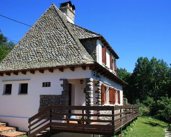 Traditional chalet 2mn from Super Lioran, ideal for your mountain vacations - Saint-Jacques-des-Blats - Bâtiment