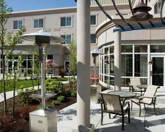 Courtyard by Marriott Seattle Kirkland - Kirkland - Patio