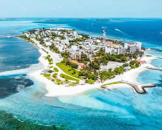 Aquzz Hotel & Spa Maafushi Maldives - Maafushi - Building