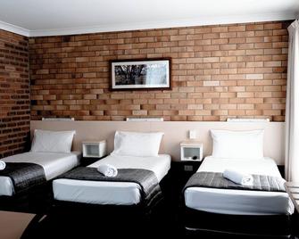 Buckaroo Motor Inn - Warwick - Ložnice