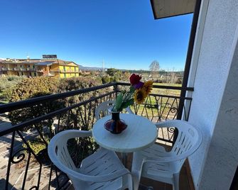 Hotel Miura - Cavalcaselle - Balcón