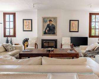 Villa Unica nel suo Genere con Vista al Mare e Alla Montagna - Sant Agusti des Vedra - Living room