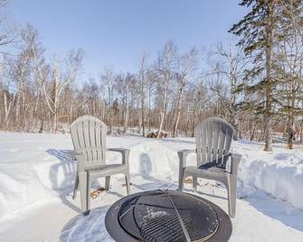 Cozy Bear Den - Sauna New Kitchen Fireplace Large Tv Wifi Indoor Sauna - Tofte - Patio