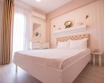 Menendi Otel - Foça