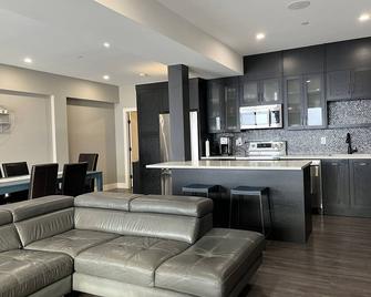 Silver Circle Suite. Large luxury suite, for that perfect getaway! - Vernon - Cocina
