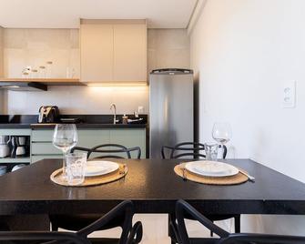 Miami House Cumbuco por Carpediem - Caucaia - Comedor