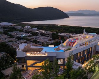 Fuxian Lake Suqing Qingzhou Cliff Hotel - Yuxi - Edificio