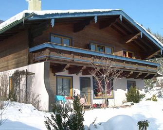 Scenic Apartment in Neukirchen am Großvenediger near Ski Area - Wald Im Pinzgau - Gebouw