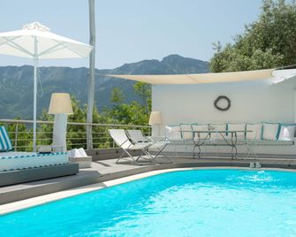 Mare Monte Small Boutique Hotel - Chrisi Ammoudia - Bazén