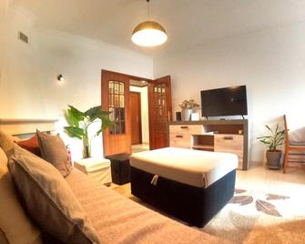 Oeiras, T1 Barcarena - Oeiras - Wohnzimmer
