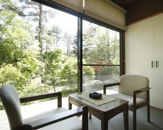 Ele Hotel Onsen Ryokufutei - Kusatsu - Huiskamer