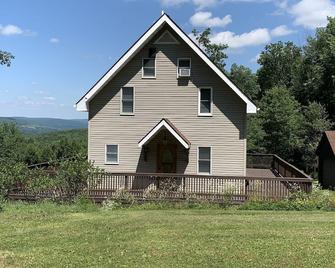 Private House with Great View - Bainbridge - Building