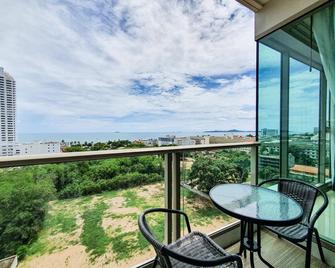 The Riviera Jomtien by Pattaya Holiday - Jomtien - Balkón