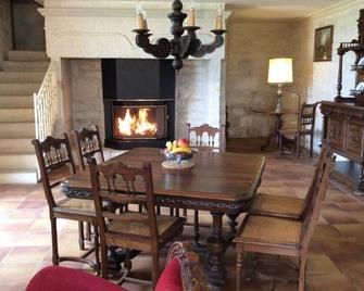 Gîte Les Roches Labélisé Hiver - Pern - Comedor