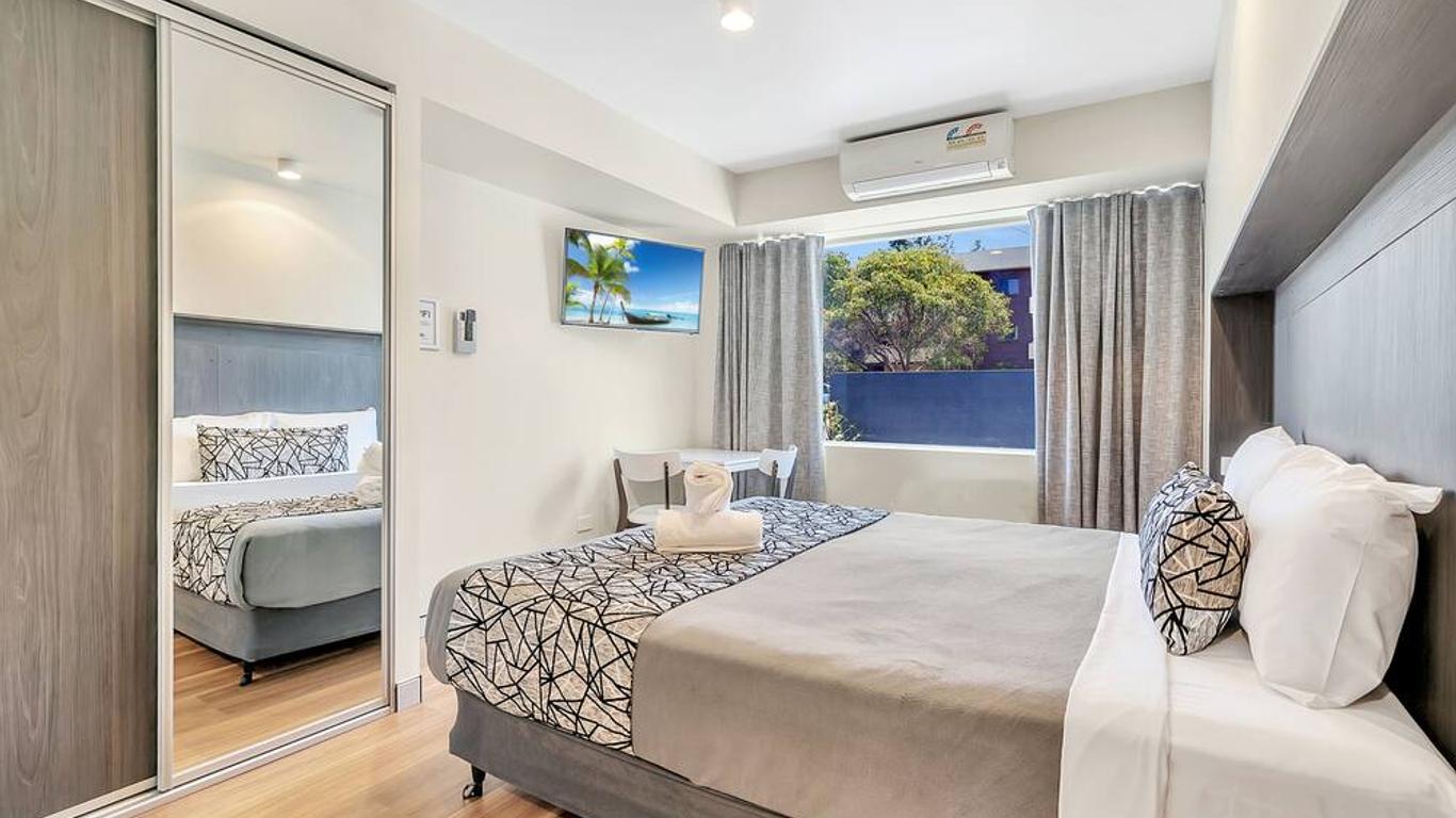 سيرف بيتش موتل بورت