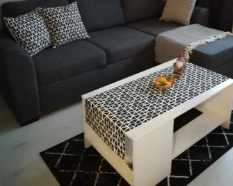 A lovely one-room apartment near the city centre. - Vaasa - Living room