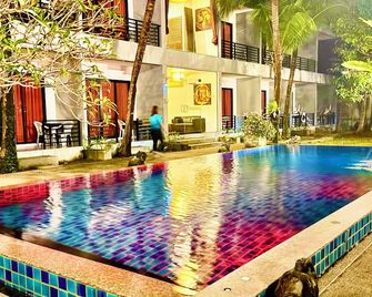 Baan Phu Chalong Place - Chalong - Zwembad