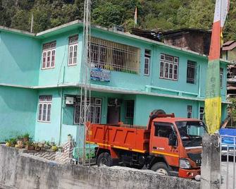 Pop 89194 Lachung Inn Homestay - Lachung - Edificio