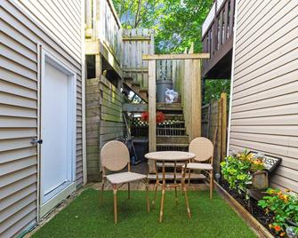 Bond St Flat 1bd 1bth Zen Garden Central - St. John's - Patio