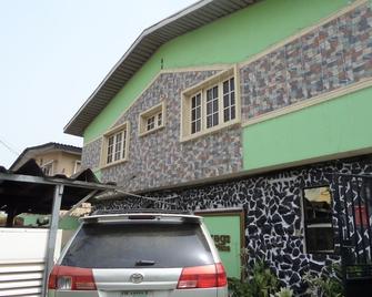 Megsplace Inn - Lagos - Edificio