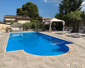La Perla Blu DI Fontane Bianche - Fontane Bianche - Piscina
