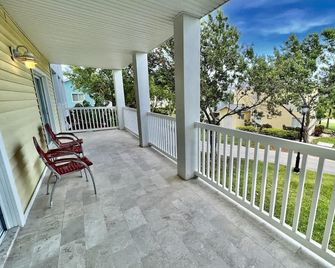 5 'J' Jus Chillin' Cozy 2-bedroom condo in Resorts World Bimini Community - Bailey Town - Balcón