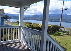 Beautiful Beachfront House on Hood Canal - Seabeck - Balcony