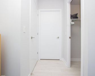 Prestigious 2 bedroom/ Midtown/close to Subway - Toronto - Hallway