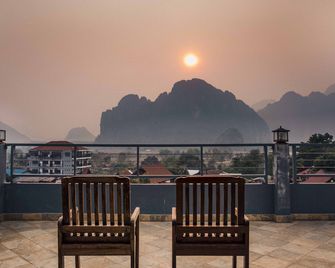 Faraway Suites - Vang Vieng - Balkon