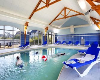 Residence Nemea Les Roches - Сен-Поль-де-Леон - Басейн