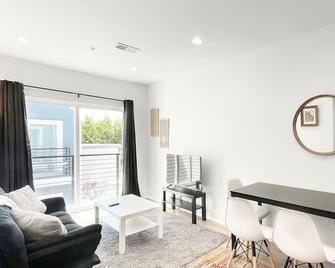Luxury DC Unit with Courtyard View & Prime Location - Washington D. C. - Sala de estar