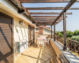 Visogliano Roomy Apt w/ Terrace near the Station - Sistiana - Balcone