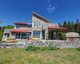 Hôtel à la maison - Villa Rocca, vue sur le fleuve - L'Isle-aux-Coudres - Будівля