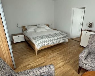 Comfortable 2-bedroom apartment with WiFi in Lovely Plieningen! - Stuttgart - Habitación