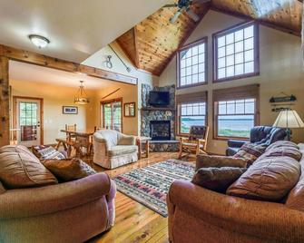 Resort amenities are all inlcuded- 50% OFF remaining 2025 summer openings - Bemidji - Obývací pokoj