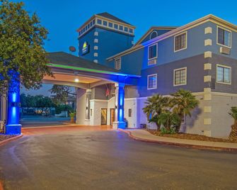 دايز إن باي ويندام سويتس سان أنطونيو نورث/ستون أوك - سان انطونيو - مبنى