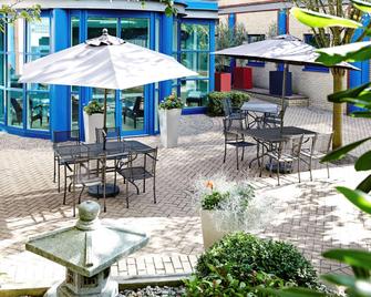 Novotel London Heathrow Airport - M4 Jct 4 - West Drayton - Patio