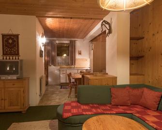 Gasthof Zur Traube - Pettneu Am Arlberg - Sala de estar