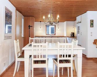 4 person holiday home in Kolind - Kolind - Comedor